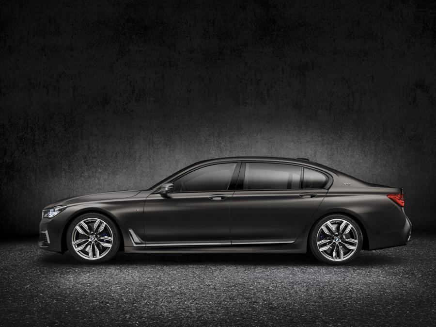  BMW M760Li xDrive (G12) 2016 года  (WW) (фото 11 из 25)